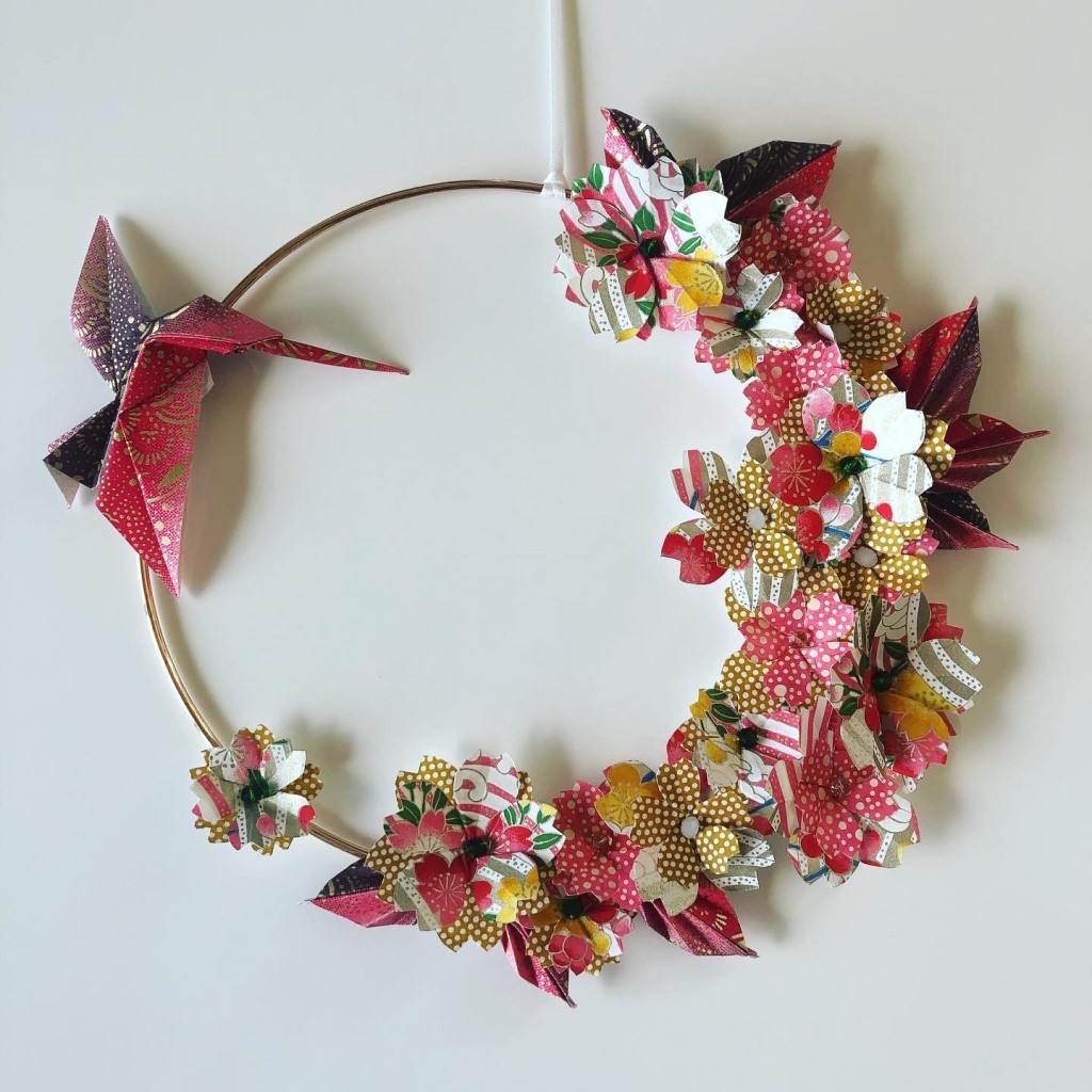 Couronne Kamakura avec fleurs en origami – Colibri Automnale