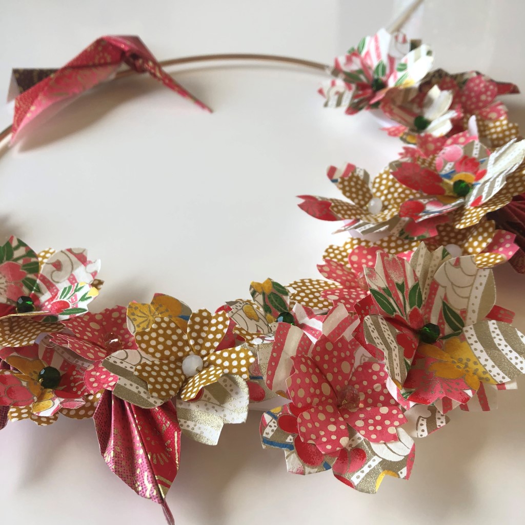 Couronne Kamakura avec fleurs en origami – Colibri Automnale