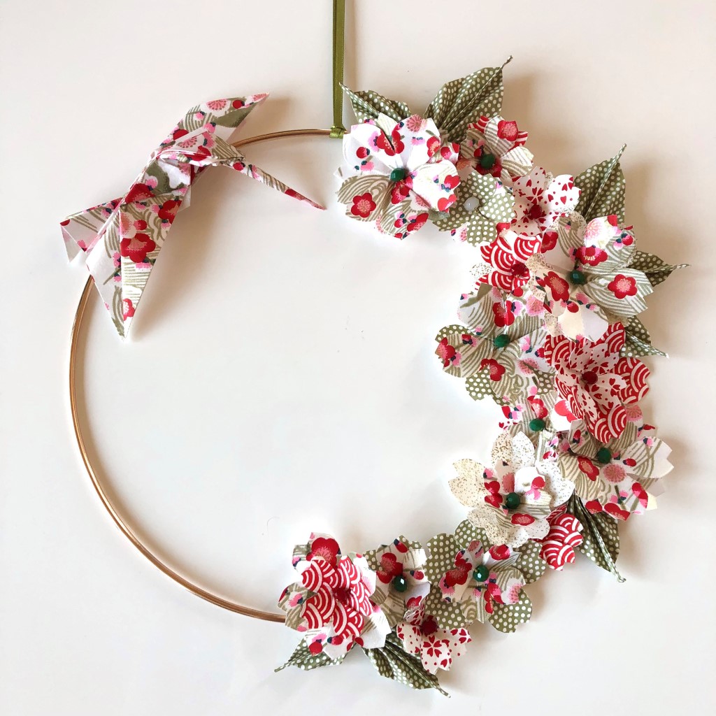 Couronne Kamakura avec fleurs en origami – Colibri rouge et vert amande