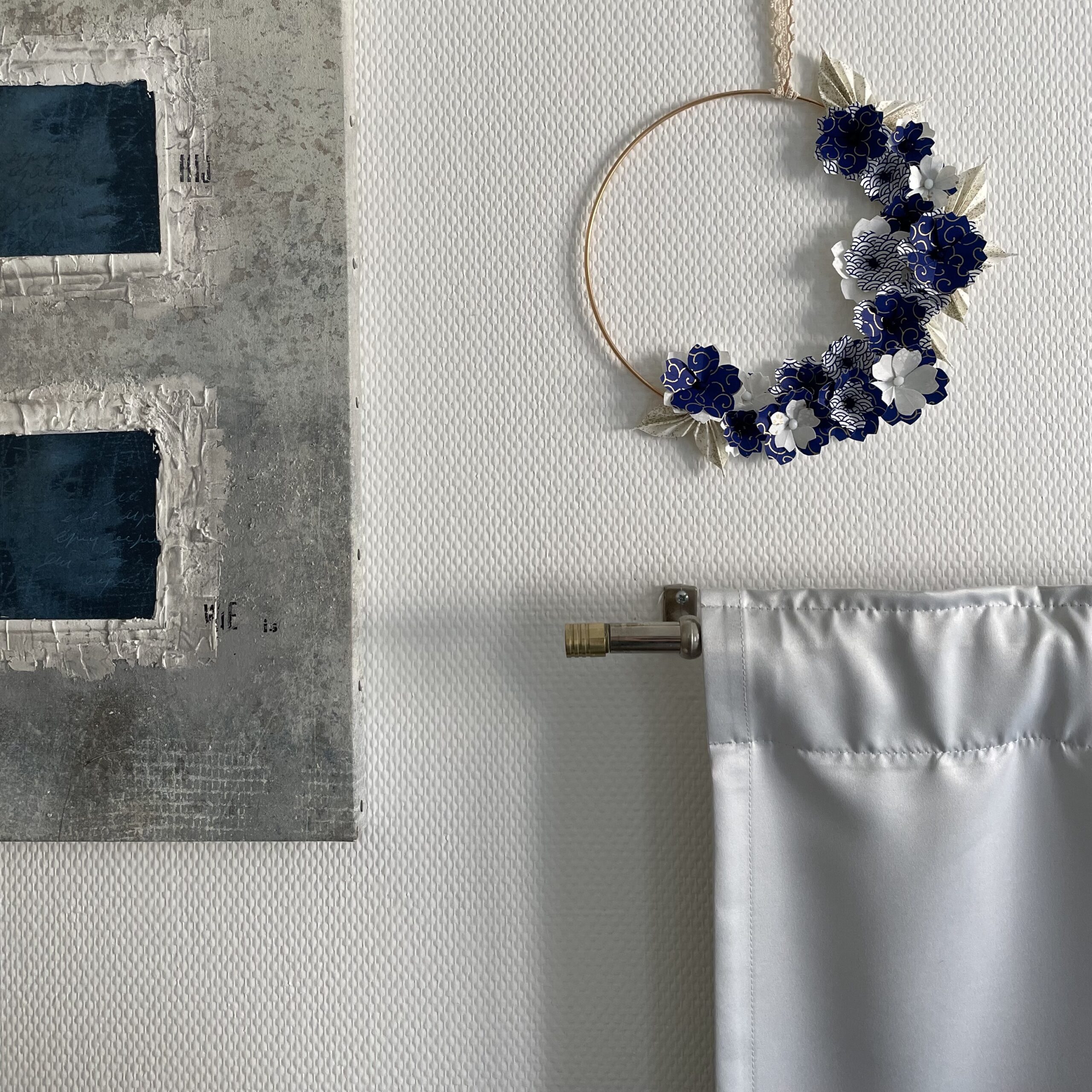 Couronne Kamakura avec fleurs en origami – Bleu nuit & blanc