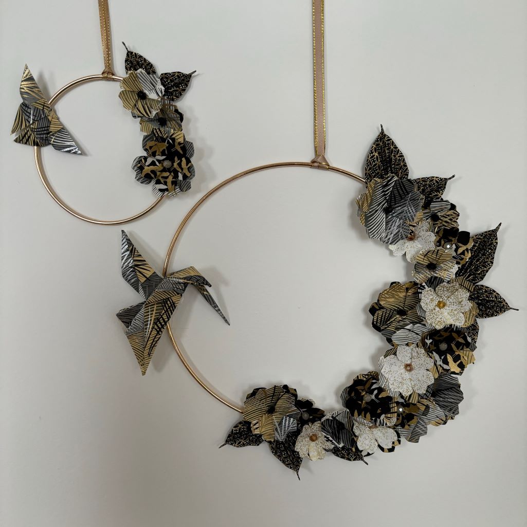 Couronne Izu avec fleurs en origami – Noir & Doré