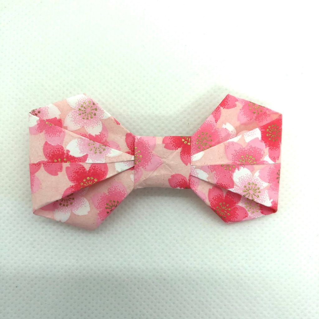 Barrette avec nœud en origami rose