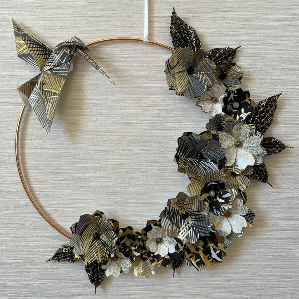 Couronne Kamakura avec fleurs en origami – Colibri Noir et Or