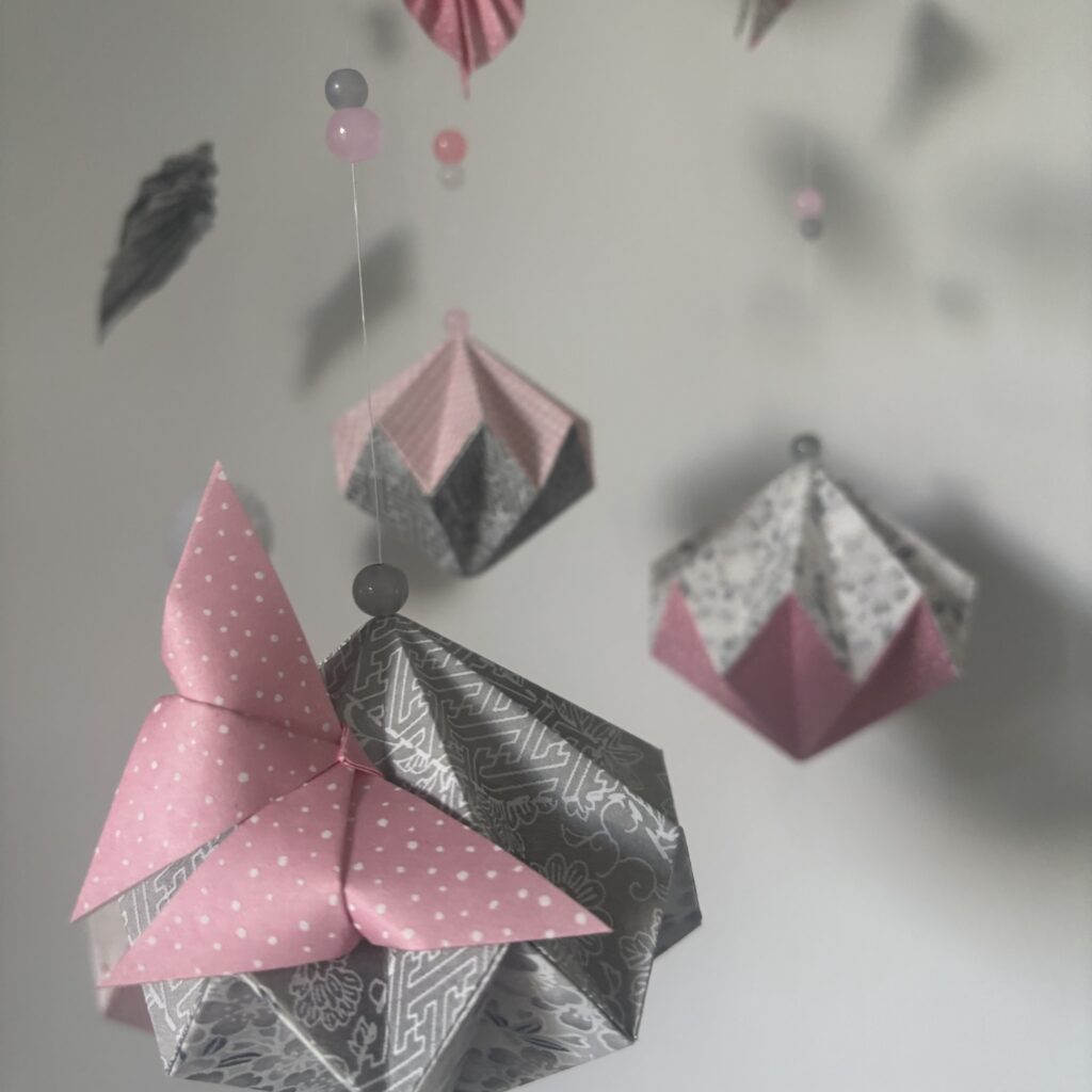 Suspension mobile papillons Rose et gris