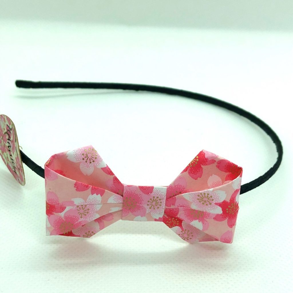 Serre-tête avec nœud en origami rose