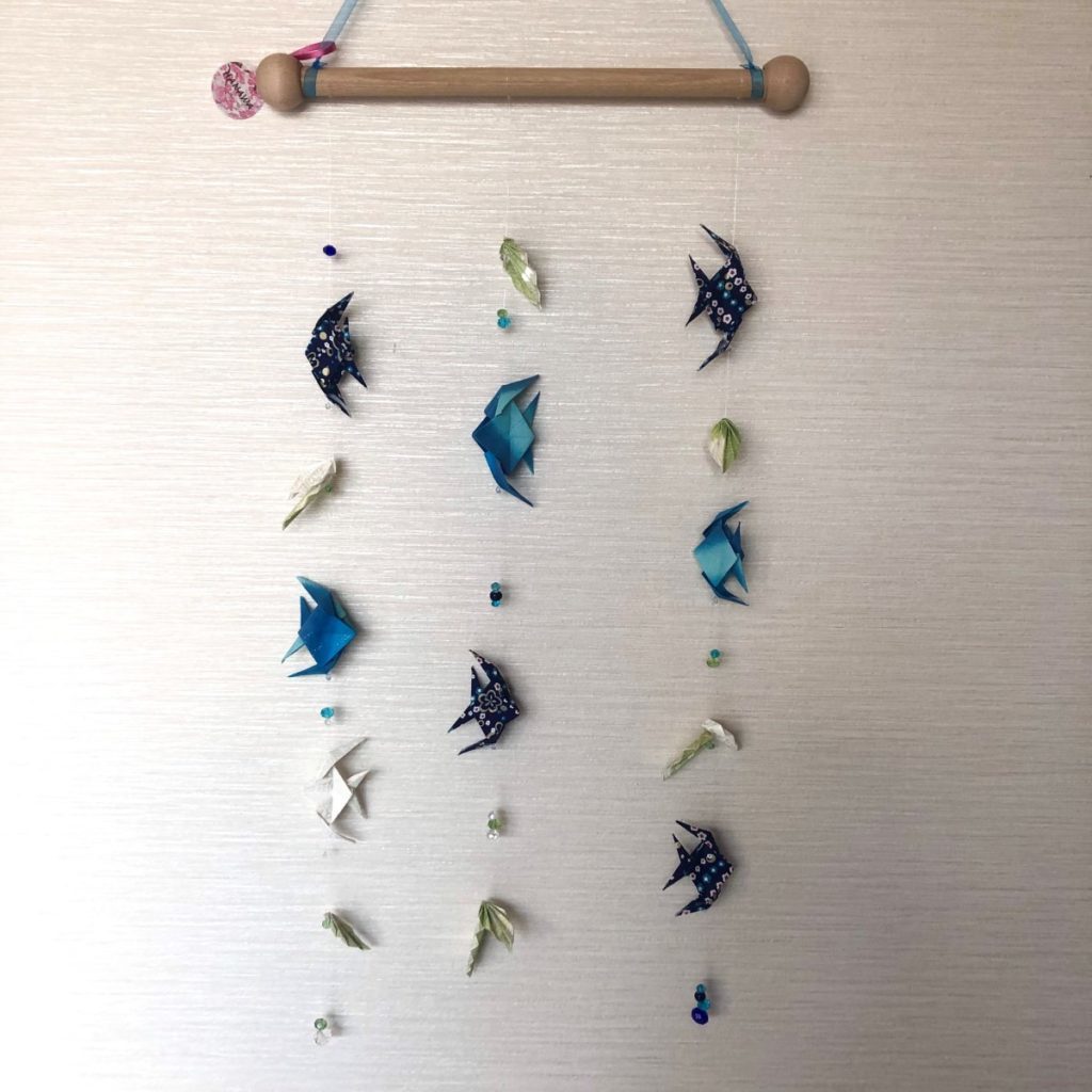 Suspension murale poissons – Tons bleus