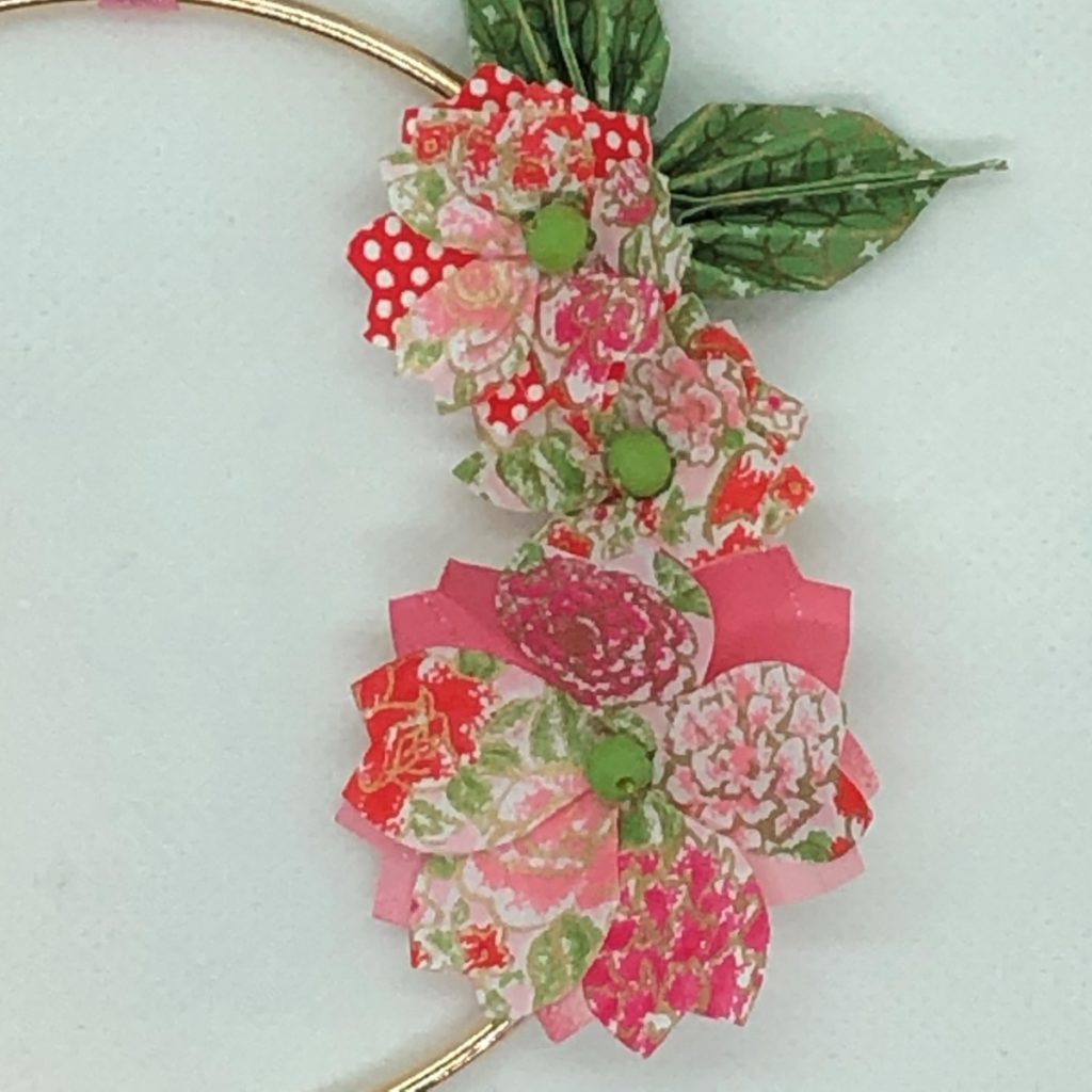 Couronne Izu avec fleurs en origami – Liberty rose