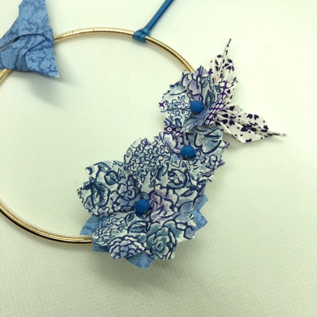 Couronne Izu avec fleurs en origami – Liberty bleu