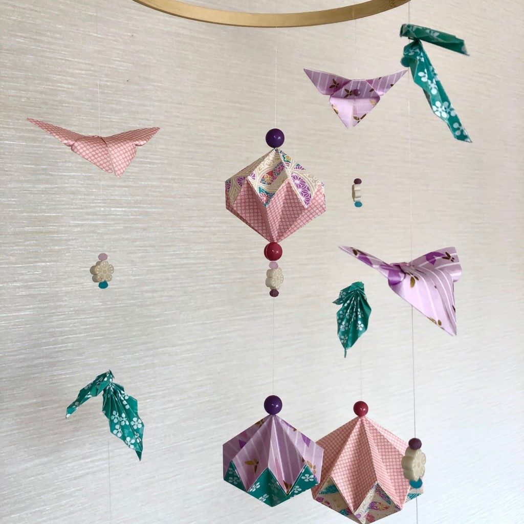 Suspension origami papillons rose poudré