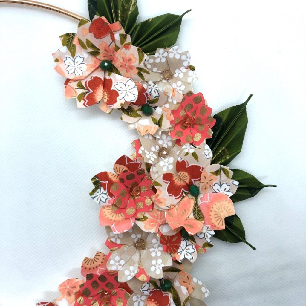 Couronne Kamakura avec fleurs en origami – Nude