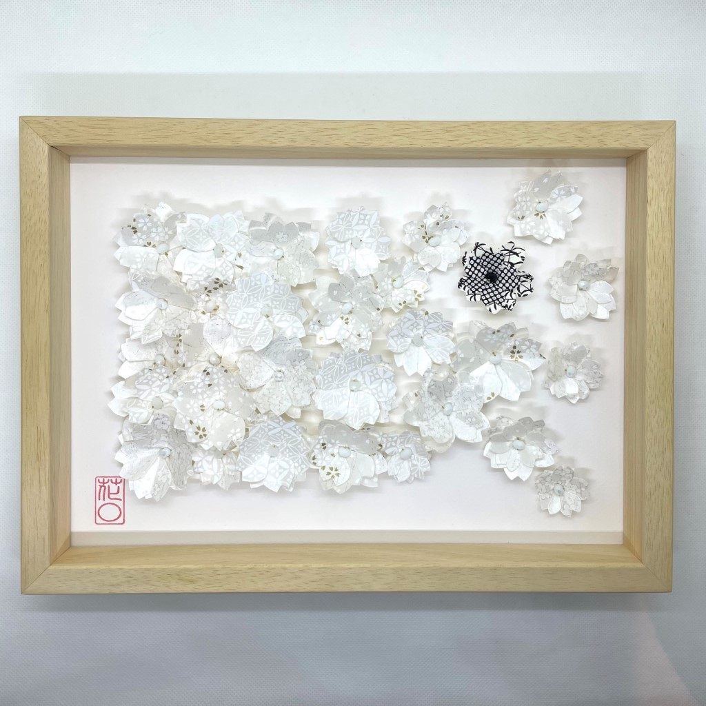 Cadre en bois envolée de fleurs Blanc & Noir