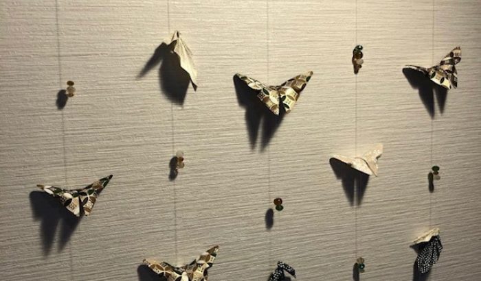 Suspensions en origami, objets de décoration et d’éveil