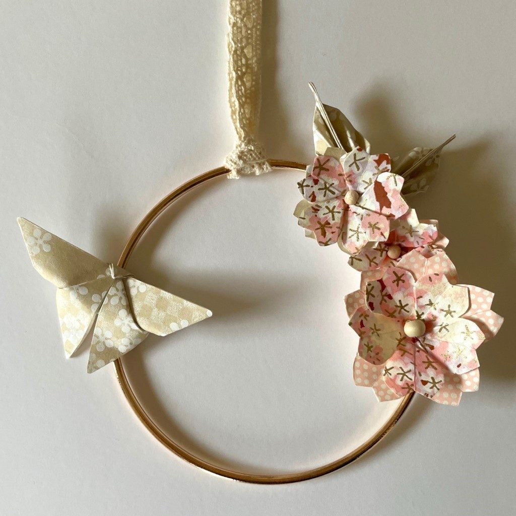 Couronne Izu avec fleurs en origami – Pastel