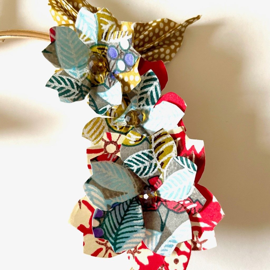 Couronne Izu avec fleurs en origami – Tropique
