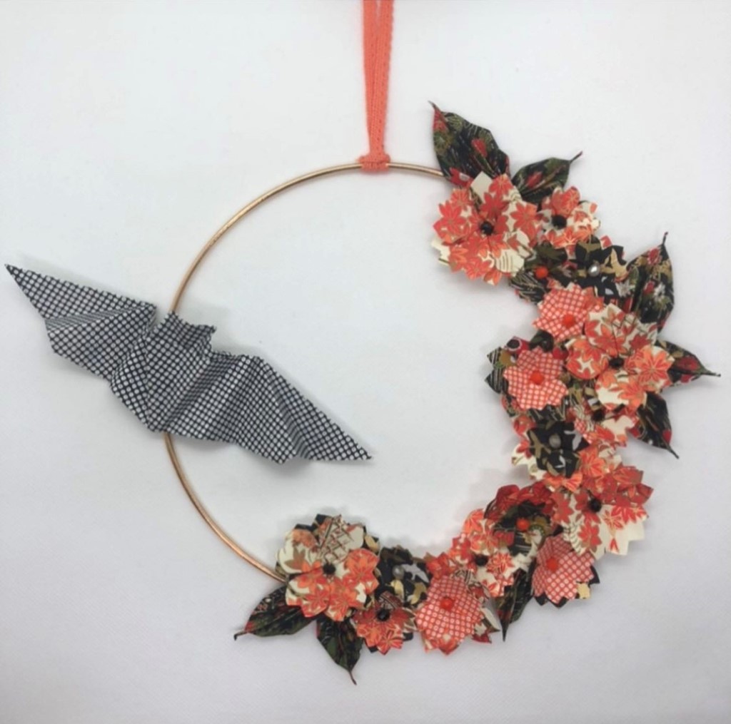 Couronne Kamakura avec fleurs en origami – Halloween