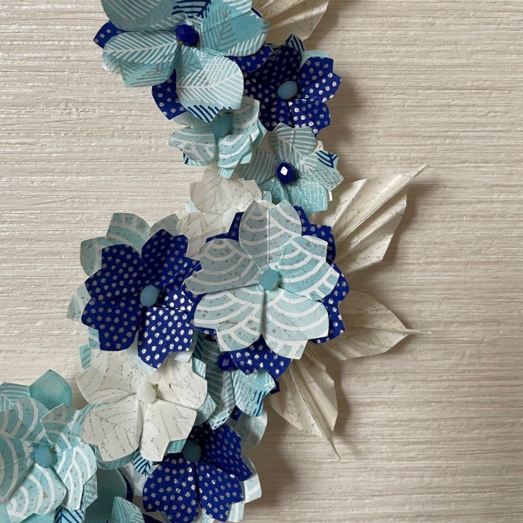 Couronne Kamakura avec fleurs en origami – bleu glacier