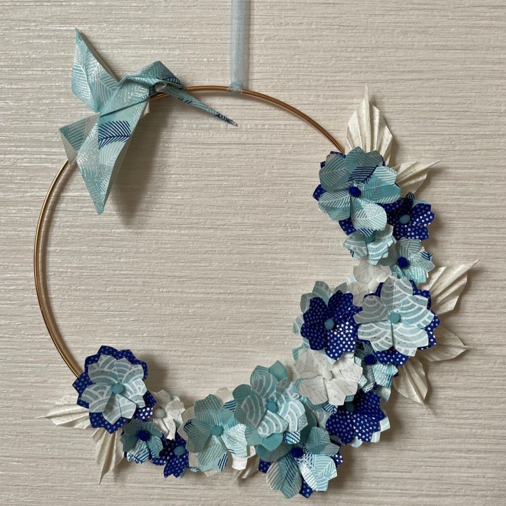 Couronne Kamakura avec fleurs en origami – bleu glacier