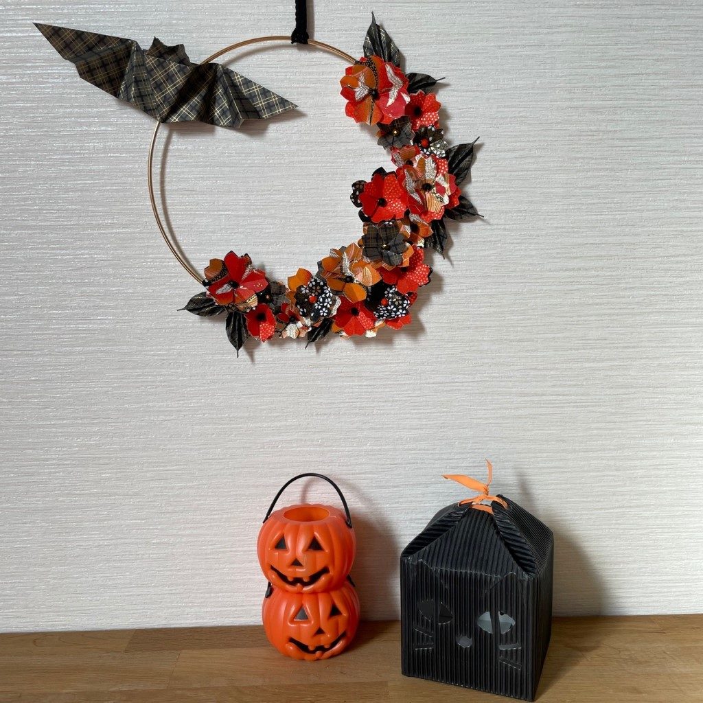 Couronne Kamakura avec fleurs en origami – Halloween et grues en envol