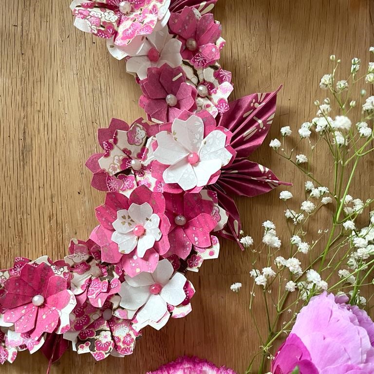 Couronne Kamakura avec fleurs en origami – Rose & Blanc