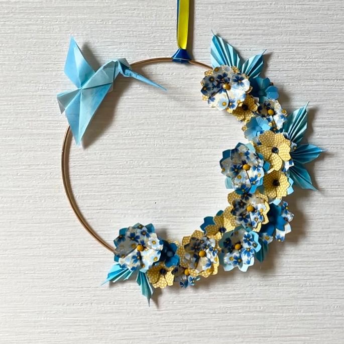 Couronne Kamakura avec fleurs en origami – Bleu & Jaune