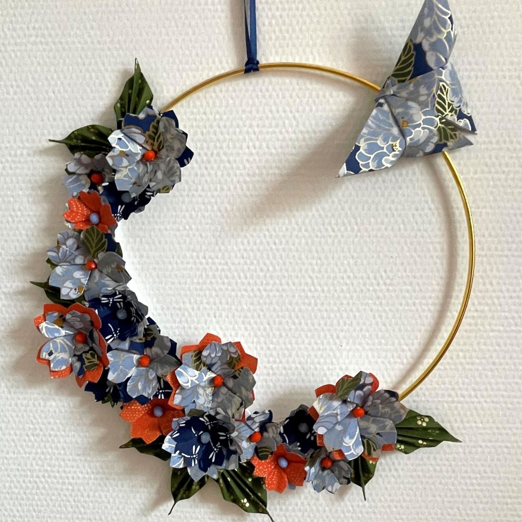 Couronne Kamakura avec fleurs en origami – Bleu & Orange