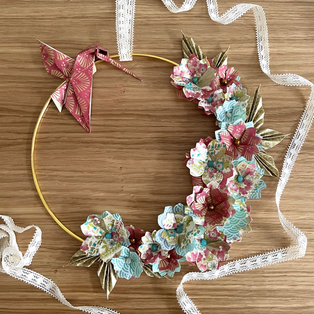 Couronne Kamakura avec fleurs en origami – Rose & Bleu