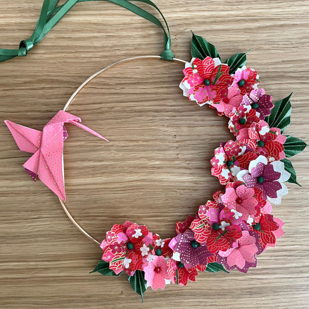 Couronne Kamakura avec fleurs en origami – Rouge & Rose