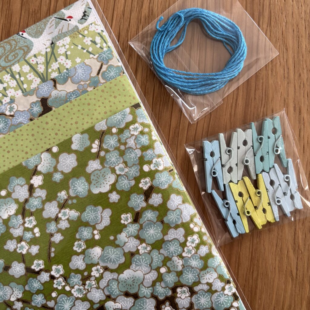 KIT Créatif Guirlande de Robes origami – Bleu